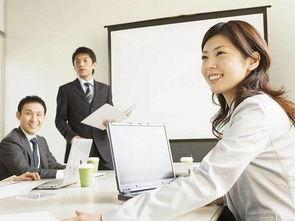 社会热点话题事件 办公室白领遭遇职场潜规则 朝阳天空成惊艳,朝阳天空下的无奈与抗争