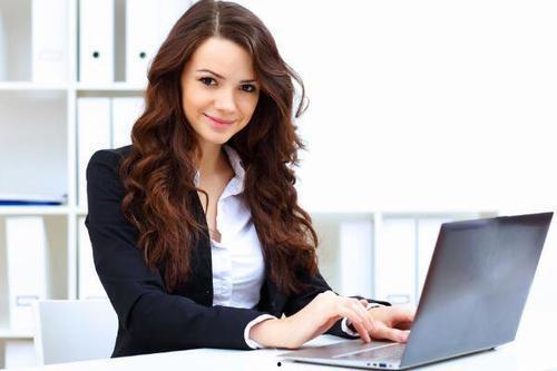 社会热点话题事件 办公室白领遭遇职场潜规则 朝阳天空成惊艳,朝阳天空下的无奈与抗争